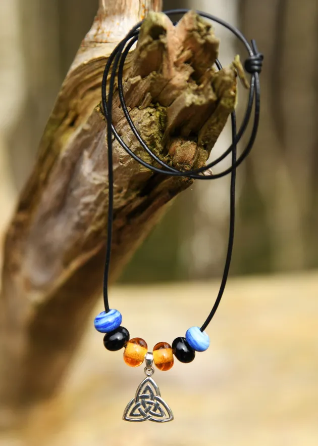 BM-JW-001 - LARP Collier de perles de verre avec pendentif Trinity
