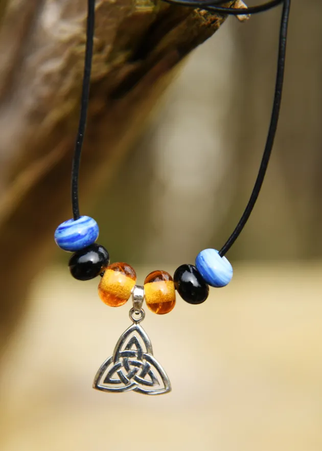 BM-JW-001 - LARP Collier de perles de verre avec pendentif Trinity