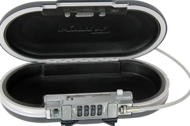 DESK2026K++370132 - MASTER LOCK Safe Space Minisafe with combination and cable