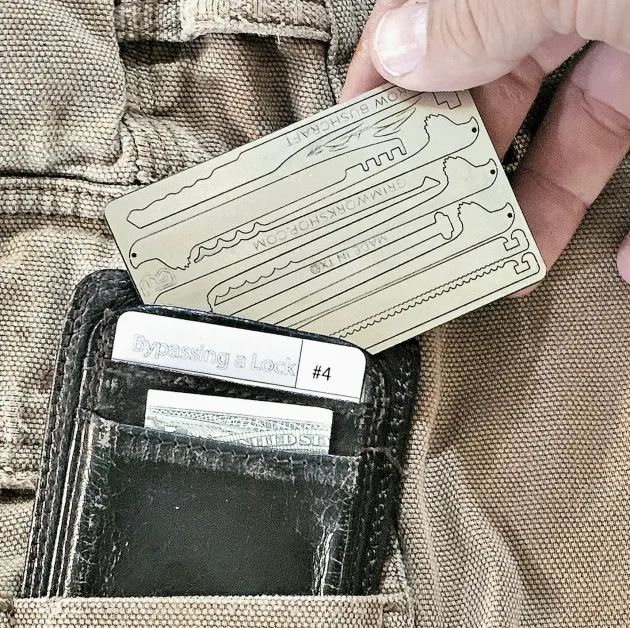 GRIBLLCRD - GRIM WORKSHOP Bill Roque "Sparrow Bushcraft" Signature Card