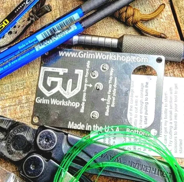 GRICARD002 - Grim Workshop carte découpe corde dans bouteille plastique