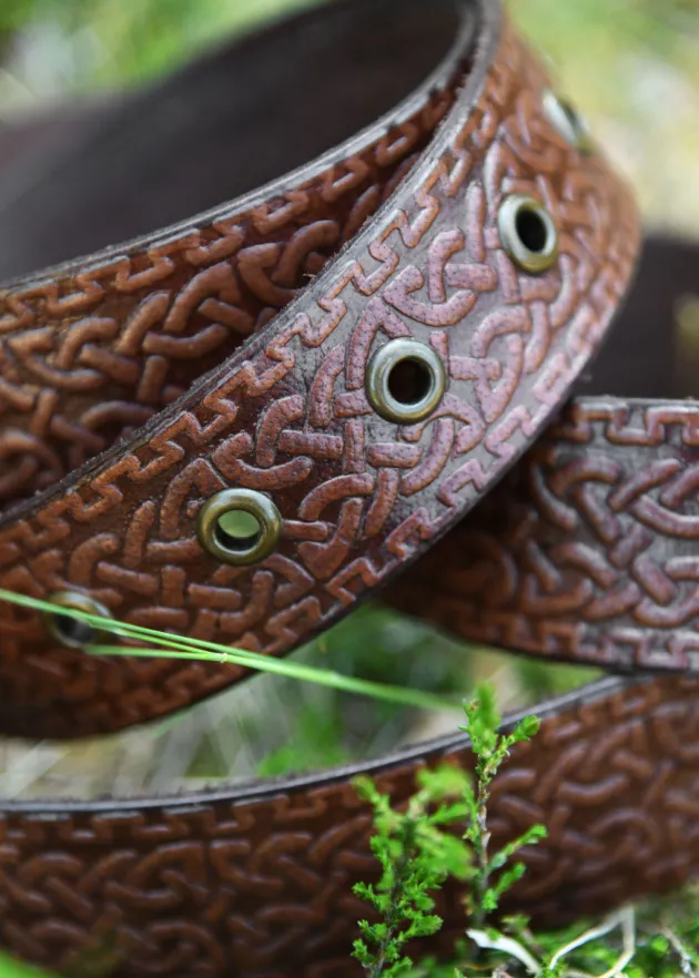 1616550500 - LARP Ceinture cuir avec boucle et gaufrage celtique