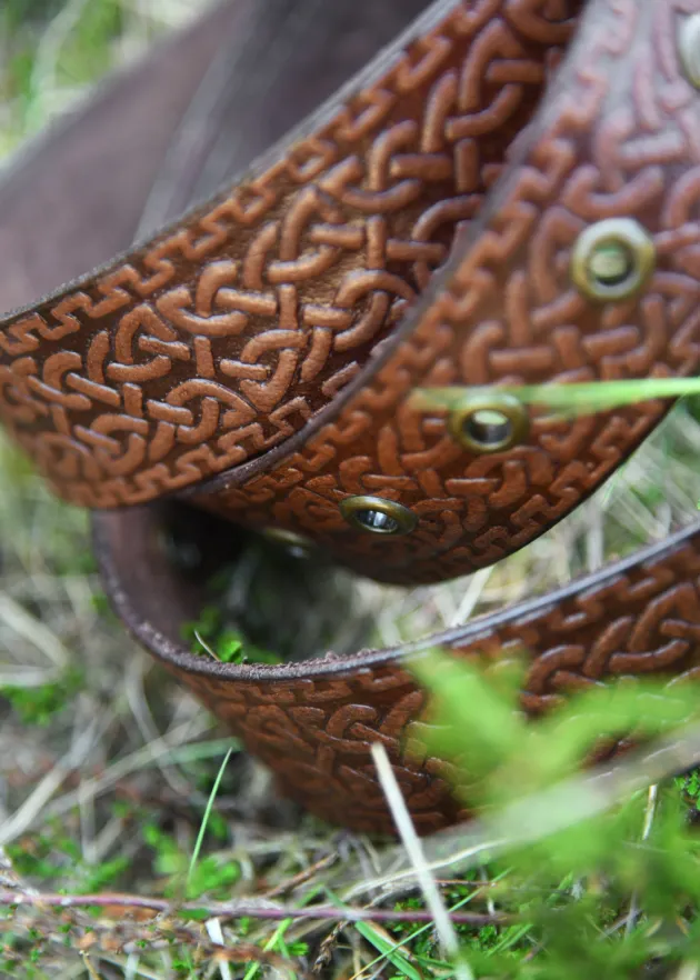 1616550500 - LARP Ceinture cuir avec boucle et gaufrage celtique