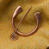 1423091500 - LARP Fibule annulaire en bronze Spirallée