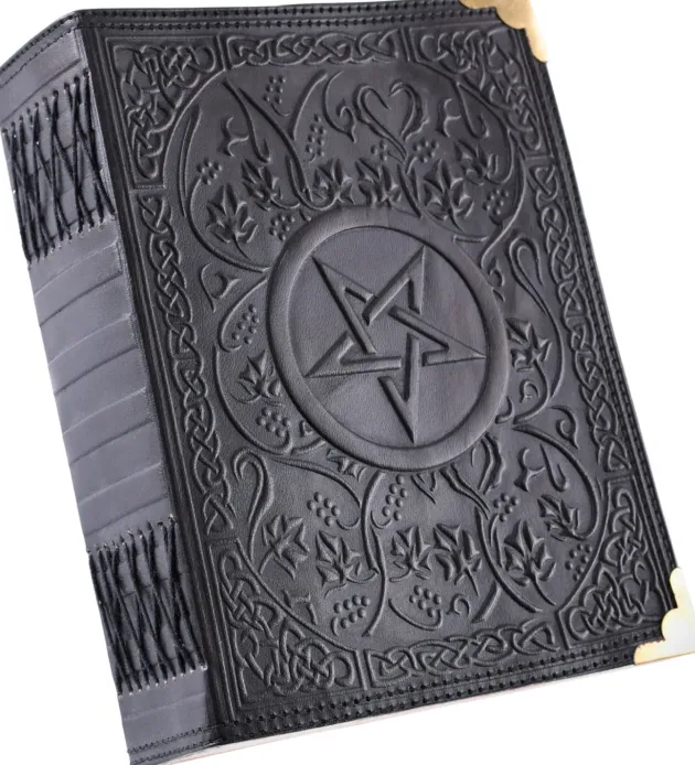 2016003400 - LARP Livre en cuir noir avec pentagramme 18 x 23 cm