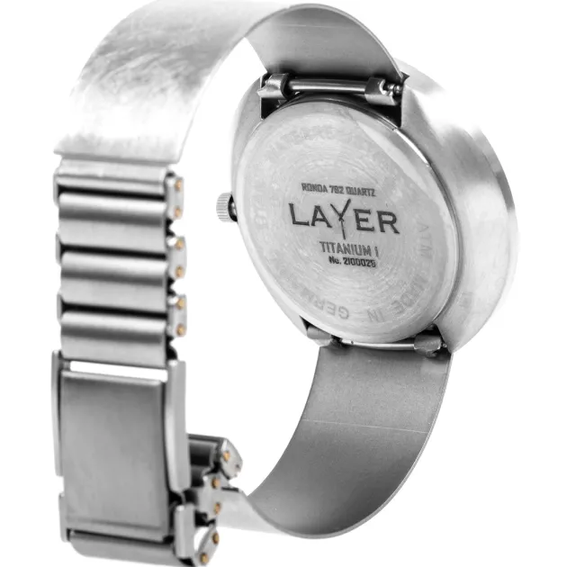 Layer Montre titane et carbone pièce unique n°4