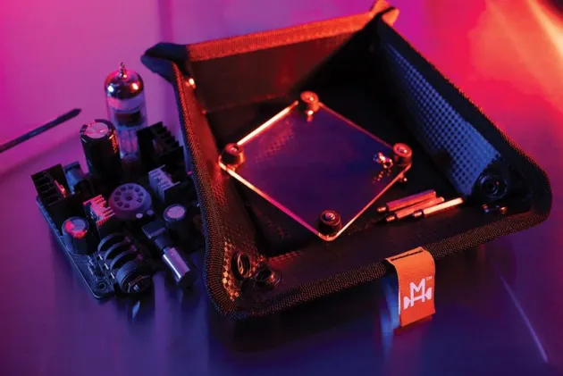 MH8X8 - MAGNET HOLD Plateau Magnétique 21x21x3 cm