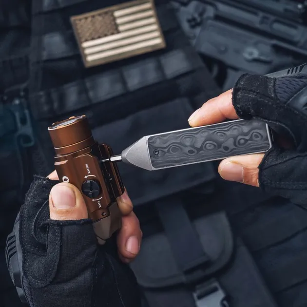 OLTOTACLED2TI - OTACLE OLIGHT EDC Pocket Tool D2 Ti Multi-bit driver