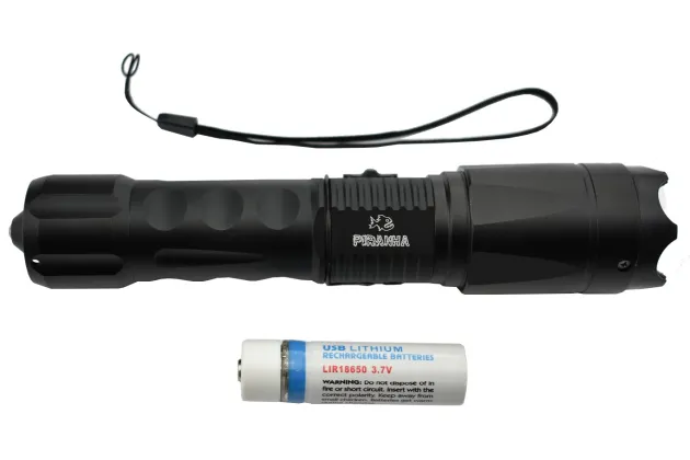 PIFC1 - Piranha Flash-Tac Lampe de poche Shocker