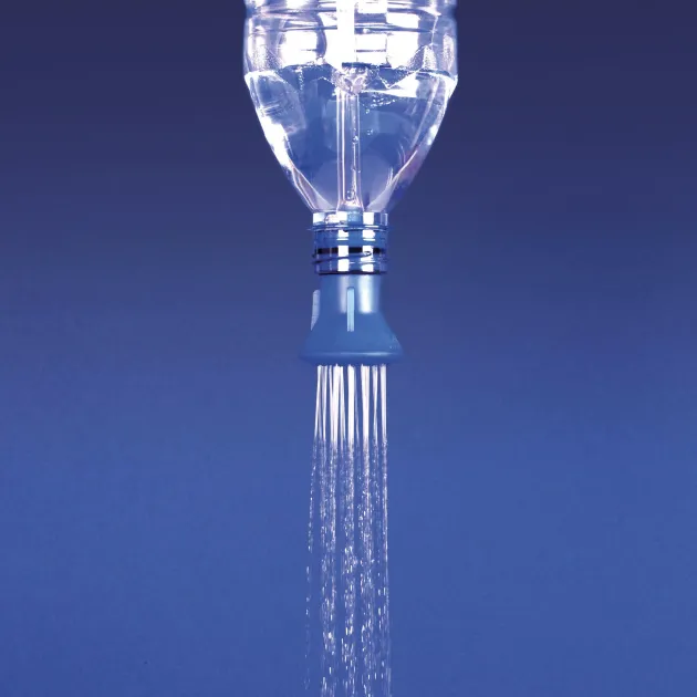 RL142060 - Lifeventure Douche de voyage pour bouteilles
