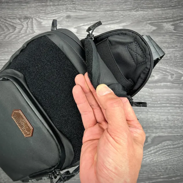 852107SBLK - VANQUEST VERT-7 Sac Bandoulière SOLID BLACK