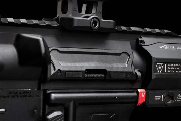 SI-AR-OMUDC-223-BK - Strike Industries - Overmolded Ultimate Dust Cover for .223/5.56 mm - Black