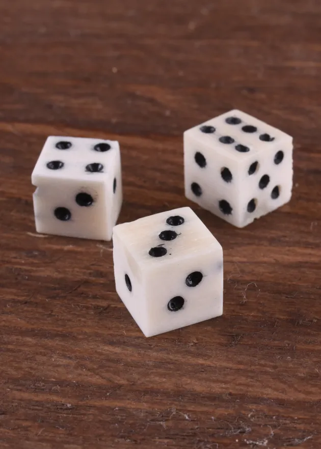 ULF-CP-06 - LARP Ulfberth 3 Dés en os