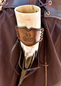 ULF-LP-33-L - LARP Porte Corne à Boire en Cuir Estampé Triskele Marron